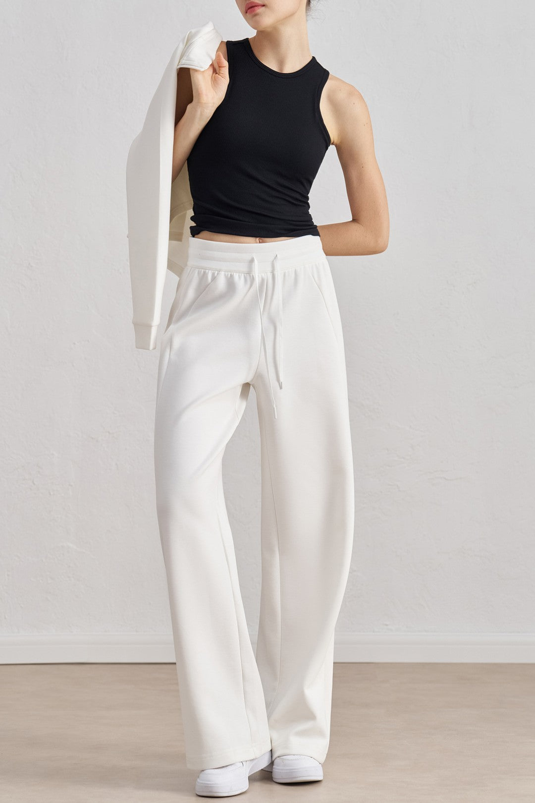 מכנסיים ישרים בגזרה רחבה