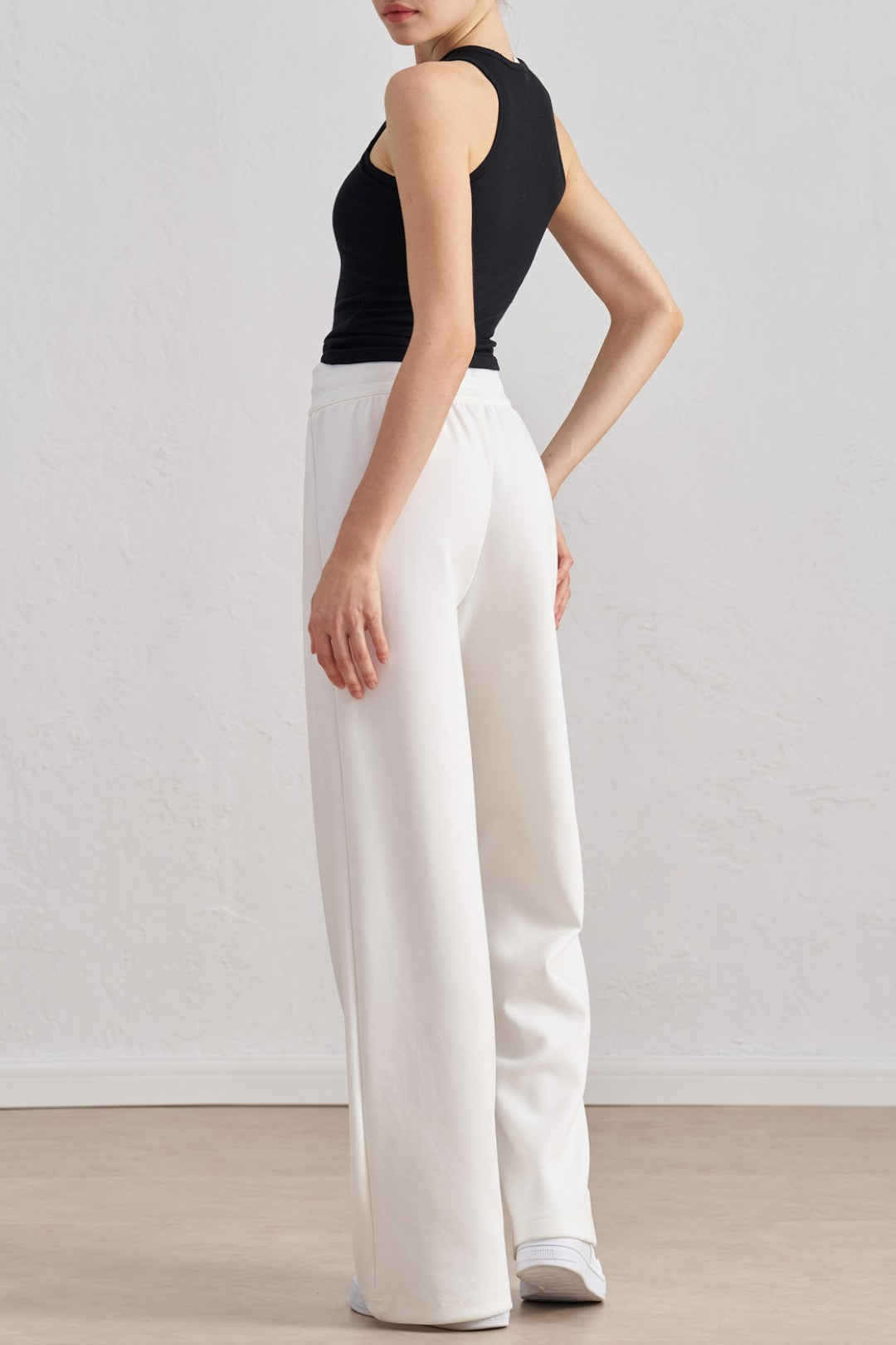 מכנסיים ישרים בגזרה רחבה