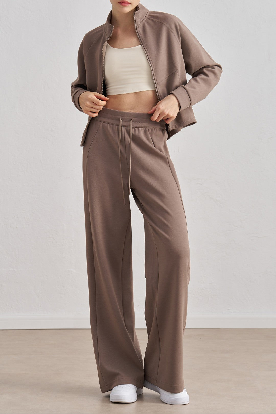 מכנסיים ישרים בגזרה רחבה