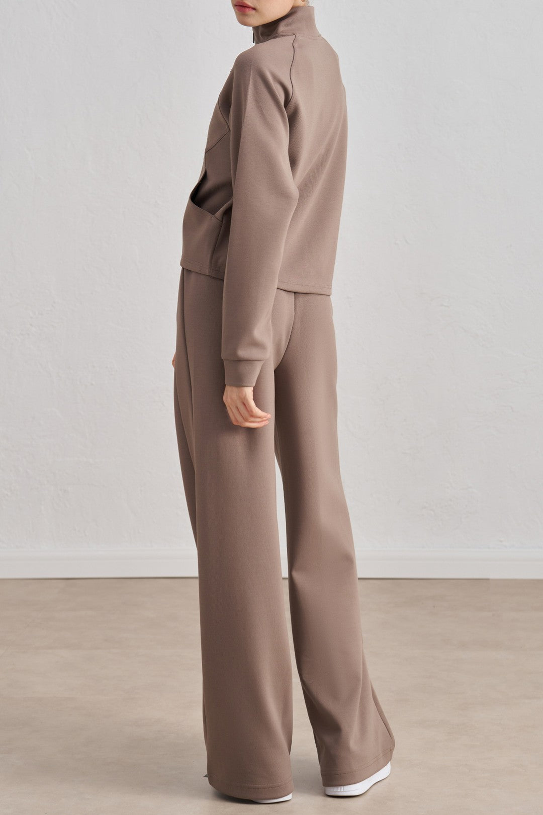 מכנסיים ישרים בגזרה רחבה