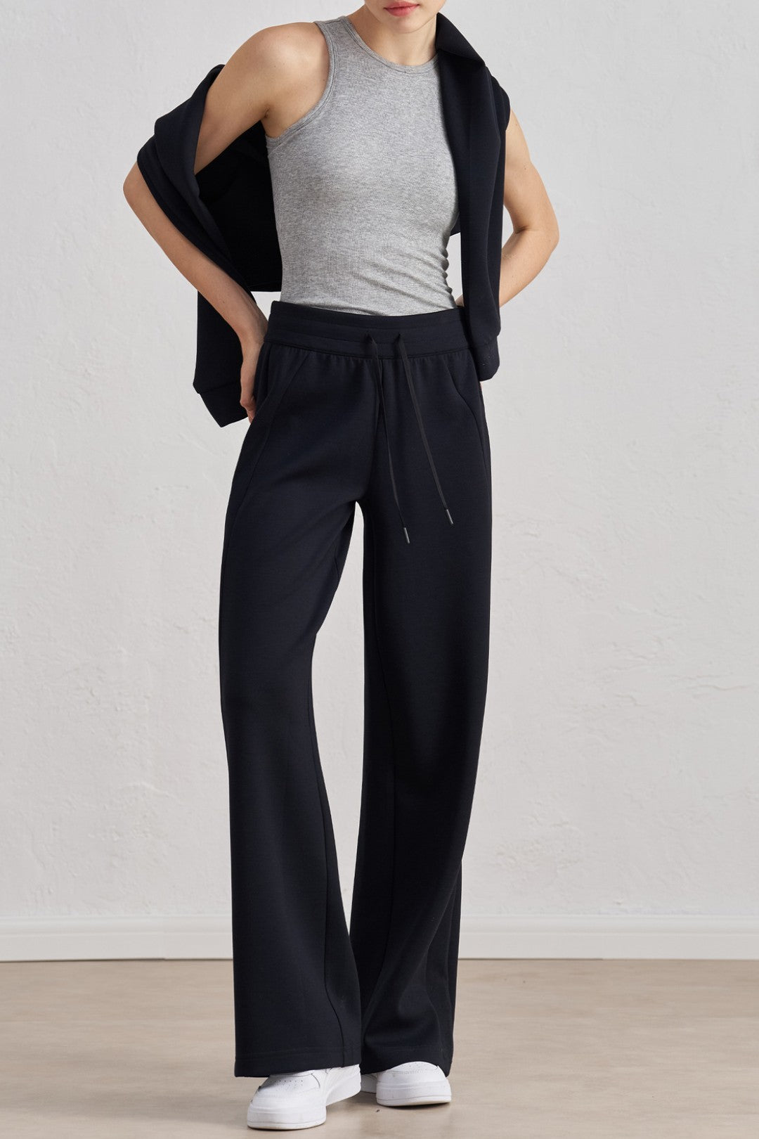 מכנסיים ישרים בגזרה רחבה